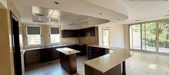 4 bedrooms Villa in Al Hamra Village, UAE No. 23198 6