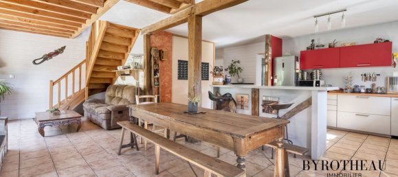 3 bedrooms House in Feneu, France No. 285048 2