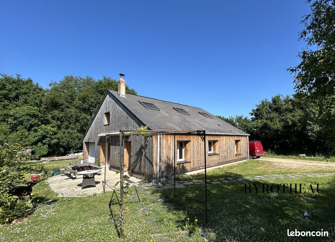 3 bedrooms House in Feneu, France No. 285048