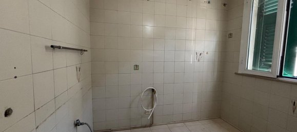 3-salle Appartement à Taranto, Italy No. 210195 14