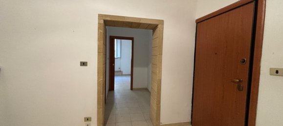 3-salle Appartement à Taranto, Italy No. 210195 8