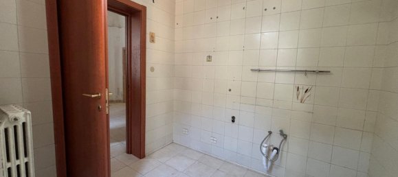 3-salle Appartement à Taranto, Italy No. 210195 15
