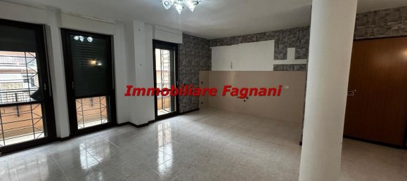 Квартира с 3 комнатами в Веллетри, Италия № 214115 2