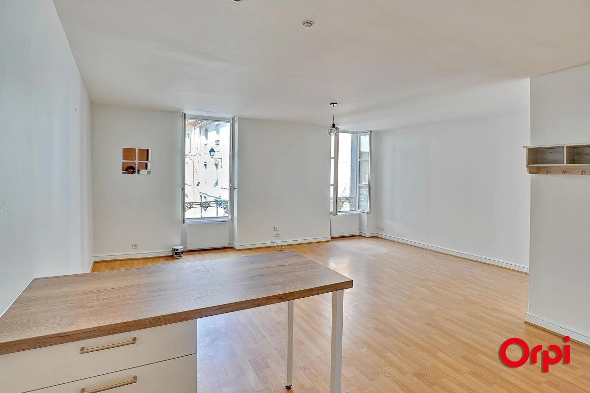 2 bedrooms Apartment in Bourgoin-Jallieu, France No. 348265