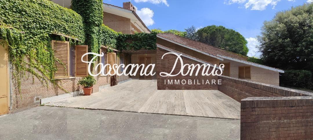 6 rooms Apartment in Siena, Italy No. 26567