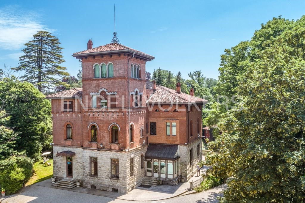 7 bedrooms Villa in Varese, Italy No. 188327