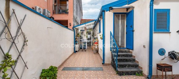 Дом с 2 спальнями в Ачиреале, Италия № 141747 19