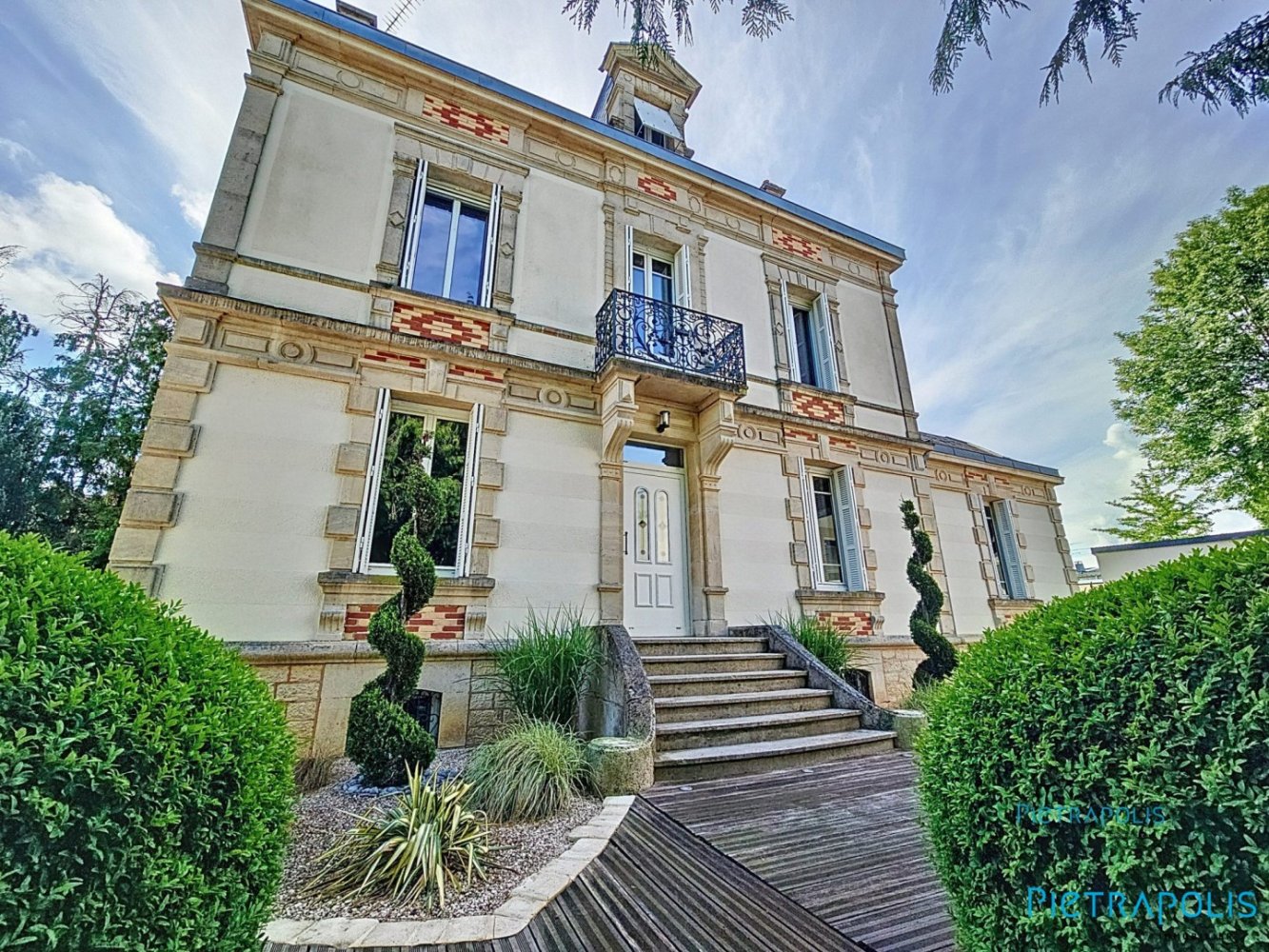6 bedrooms Villa in Chaumont, France No. 74688