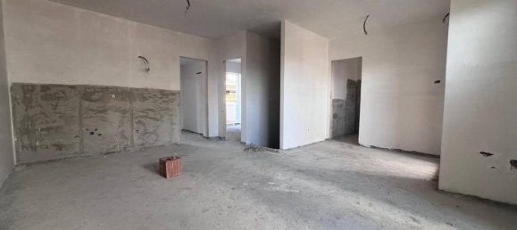 4 rooms House in Pomezia, Italy No. 28536 10