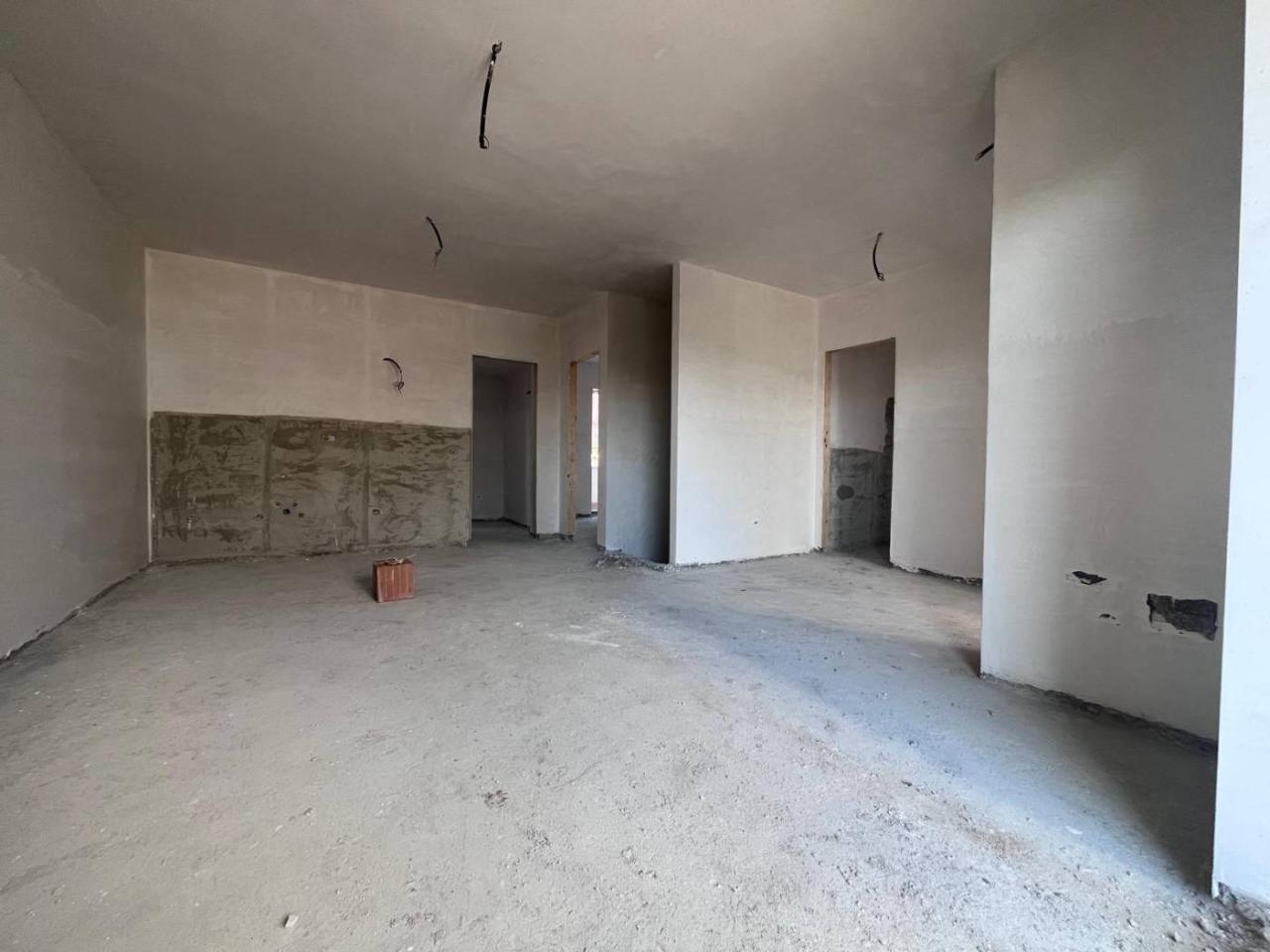 4 rooms House in Pomezia, Italy No. 28536