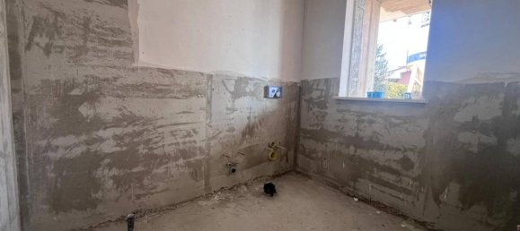 4 rooms House in Pomezia, Italy No. 28536 4