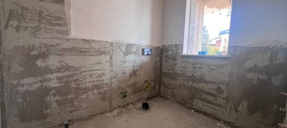 4 rooms House in Pomezia, Italy No. 28536 3