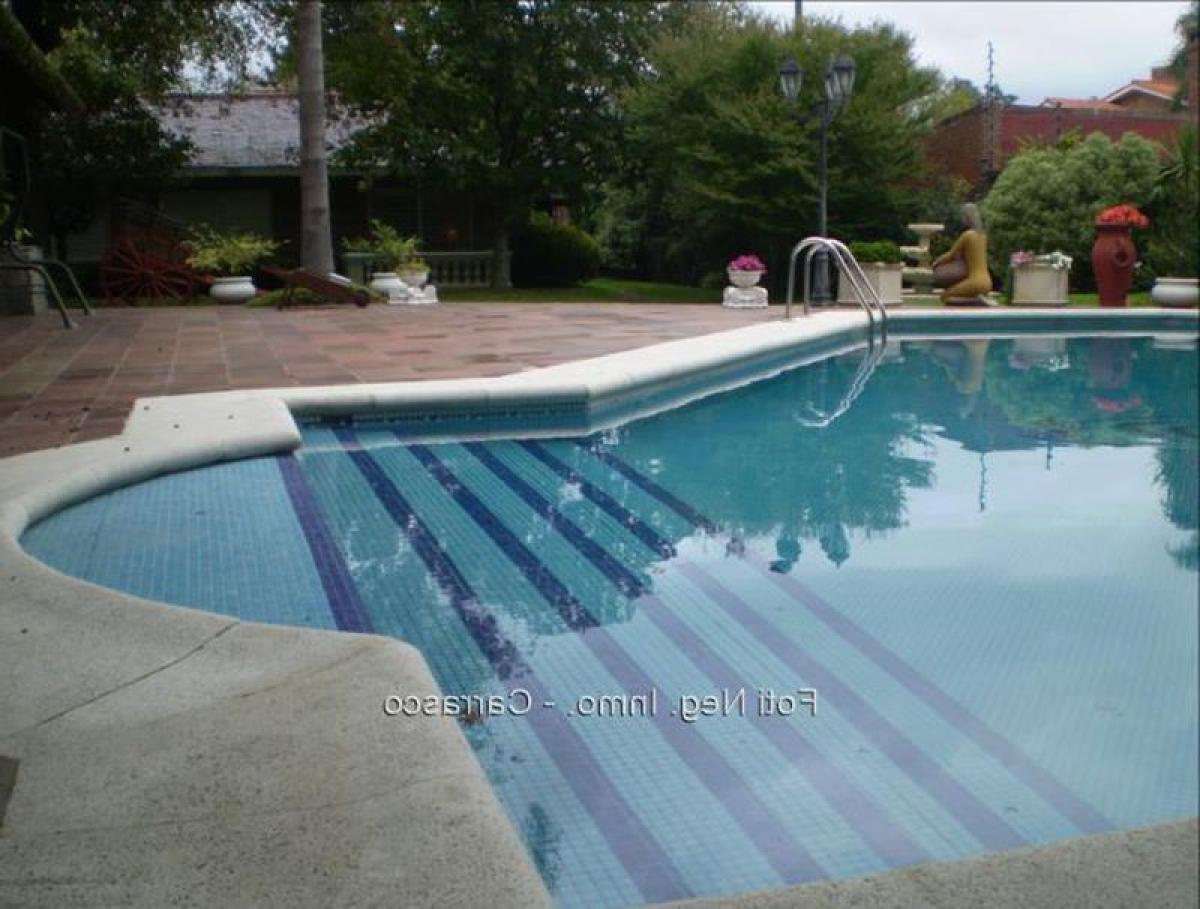 Дом с 4 спальнями в Монтевидео, Уругвай № 7035