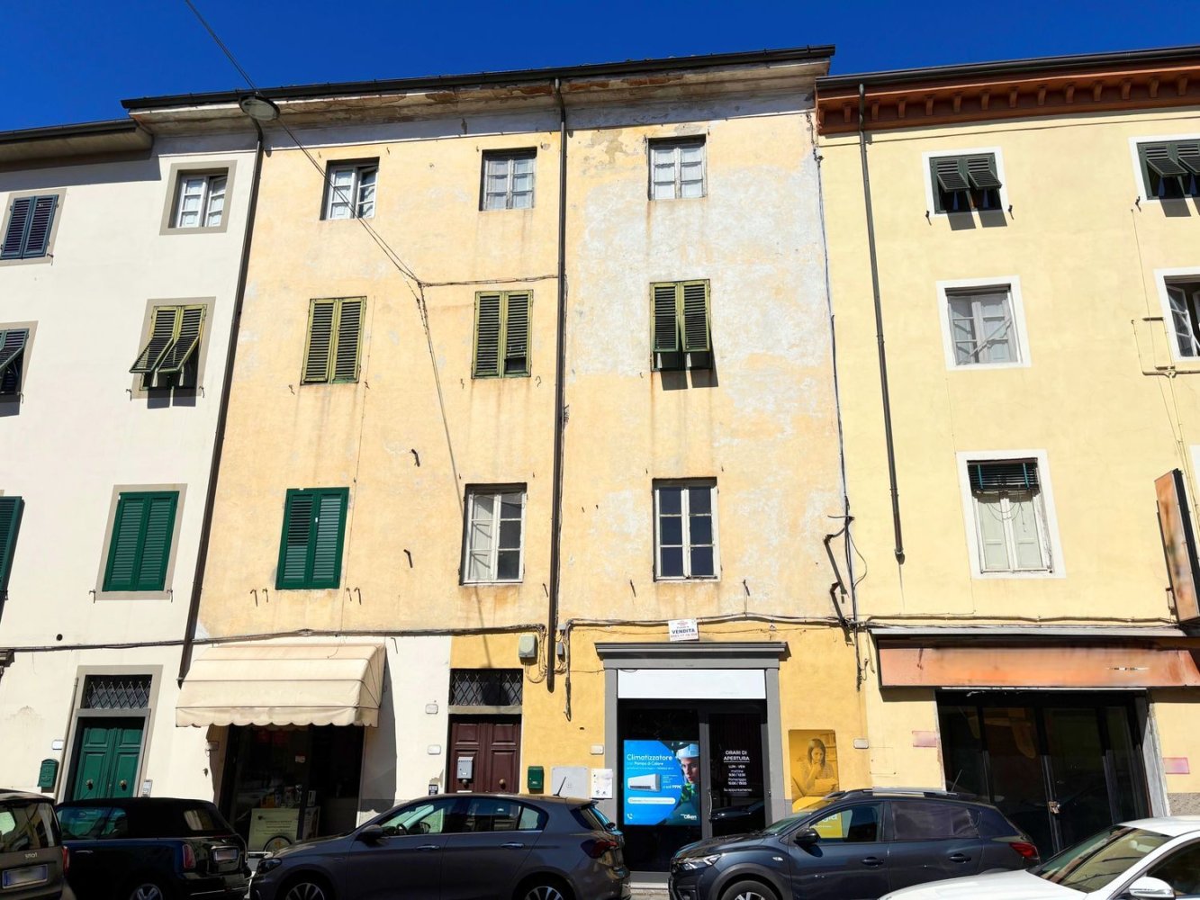 Apartamento de 3 habitaciónes en Lucca, Italy No. 270678