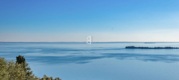 3-salle Appartement à Gardone Riviera, Italy No. 128927 20