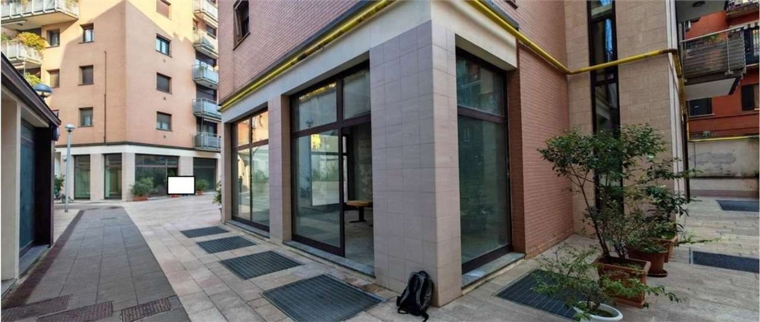 42m² Commercial property in Milan, Italy No. 250398