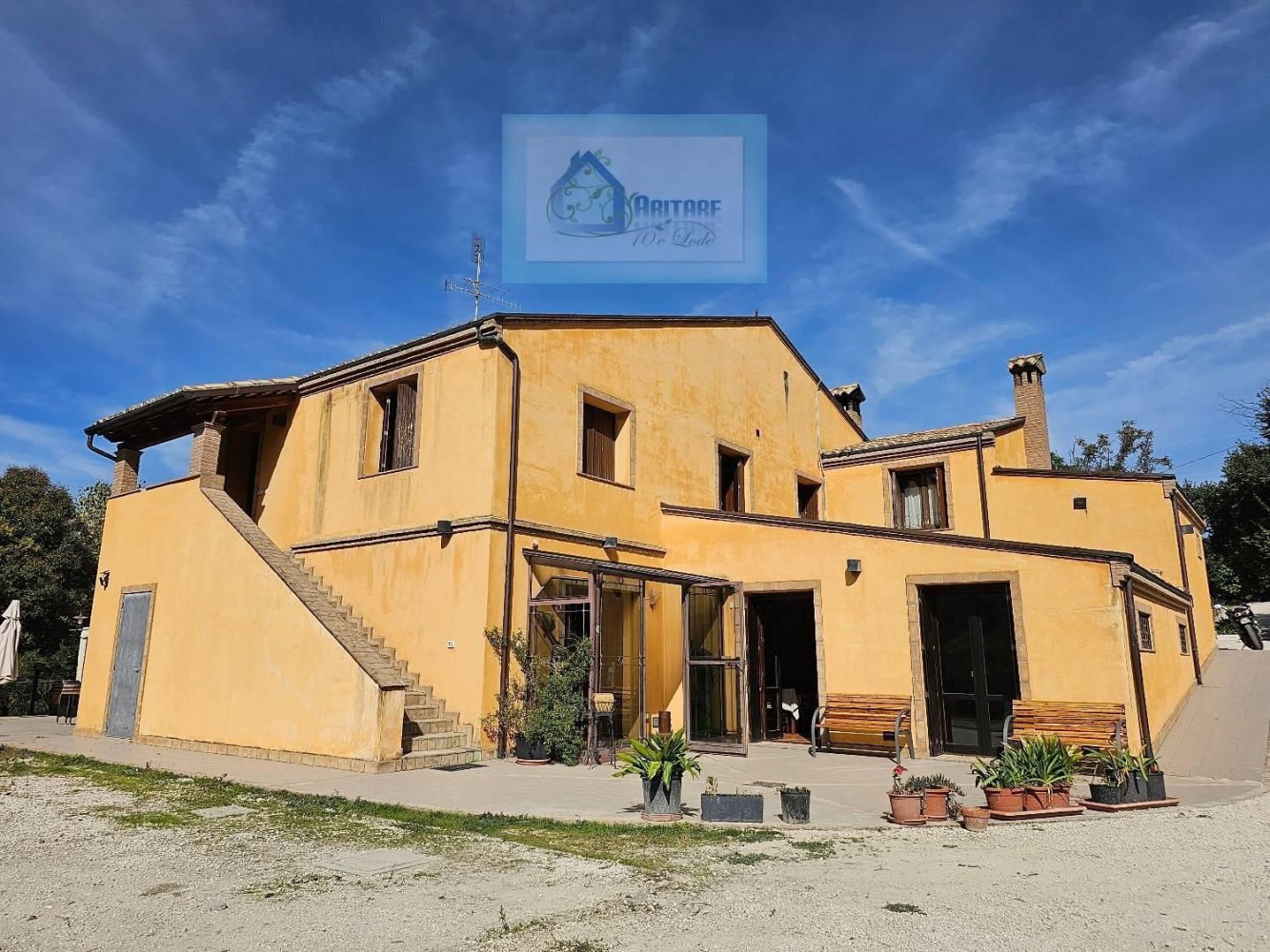 15 rooms House in Ancona, Italy No. 91254