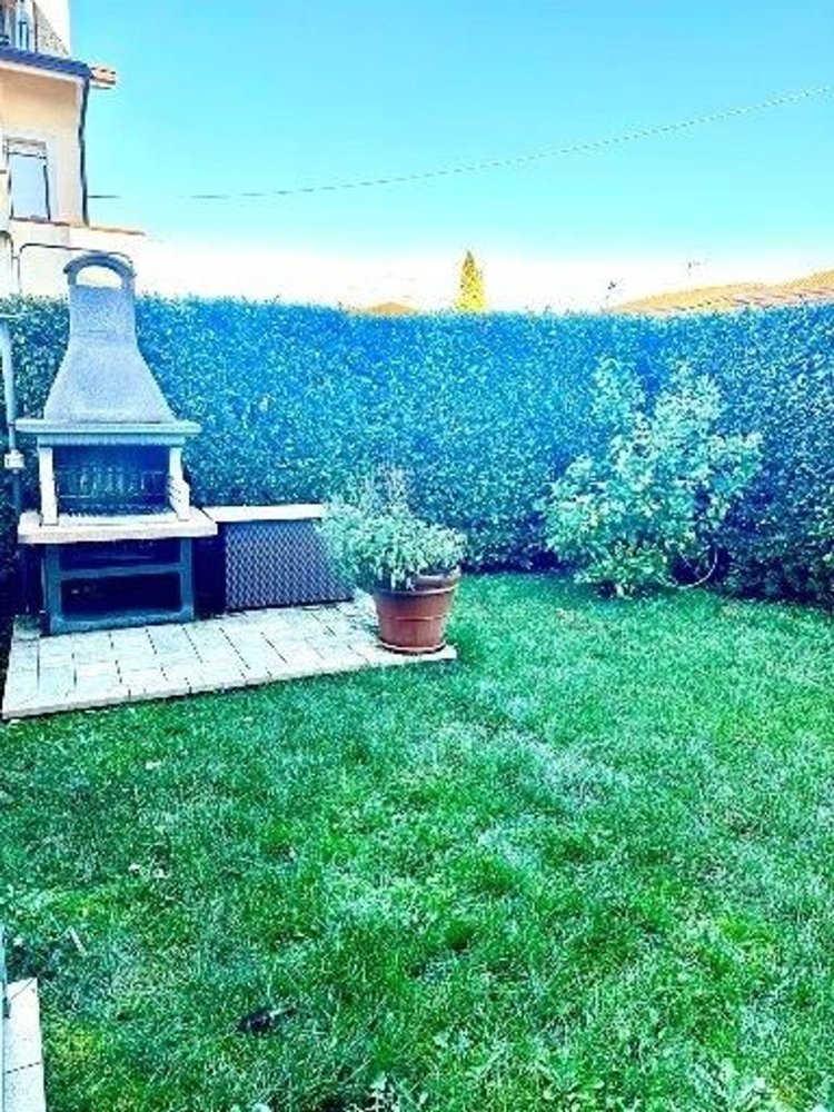 Casa de 6 divisões em Massa, Italy N.º 109021