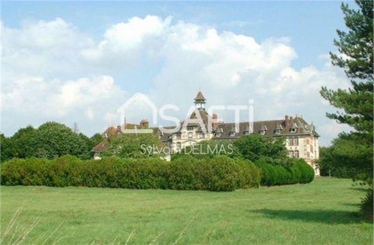 Casa de 50 dormitorios en Tours, France No. 5188