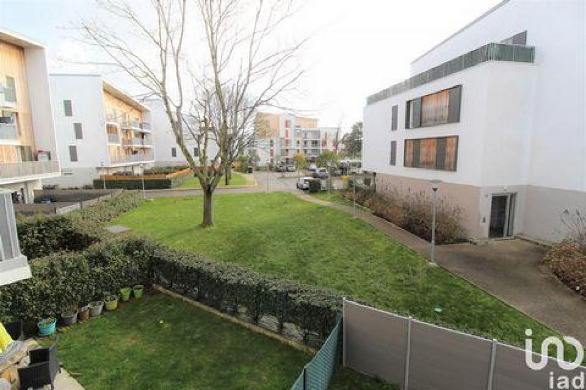 2 bedrooms Condo in Trappes, France No. 16803