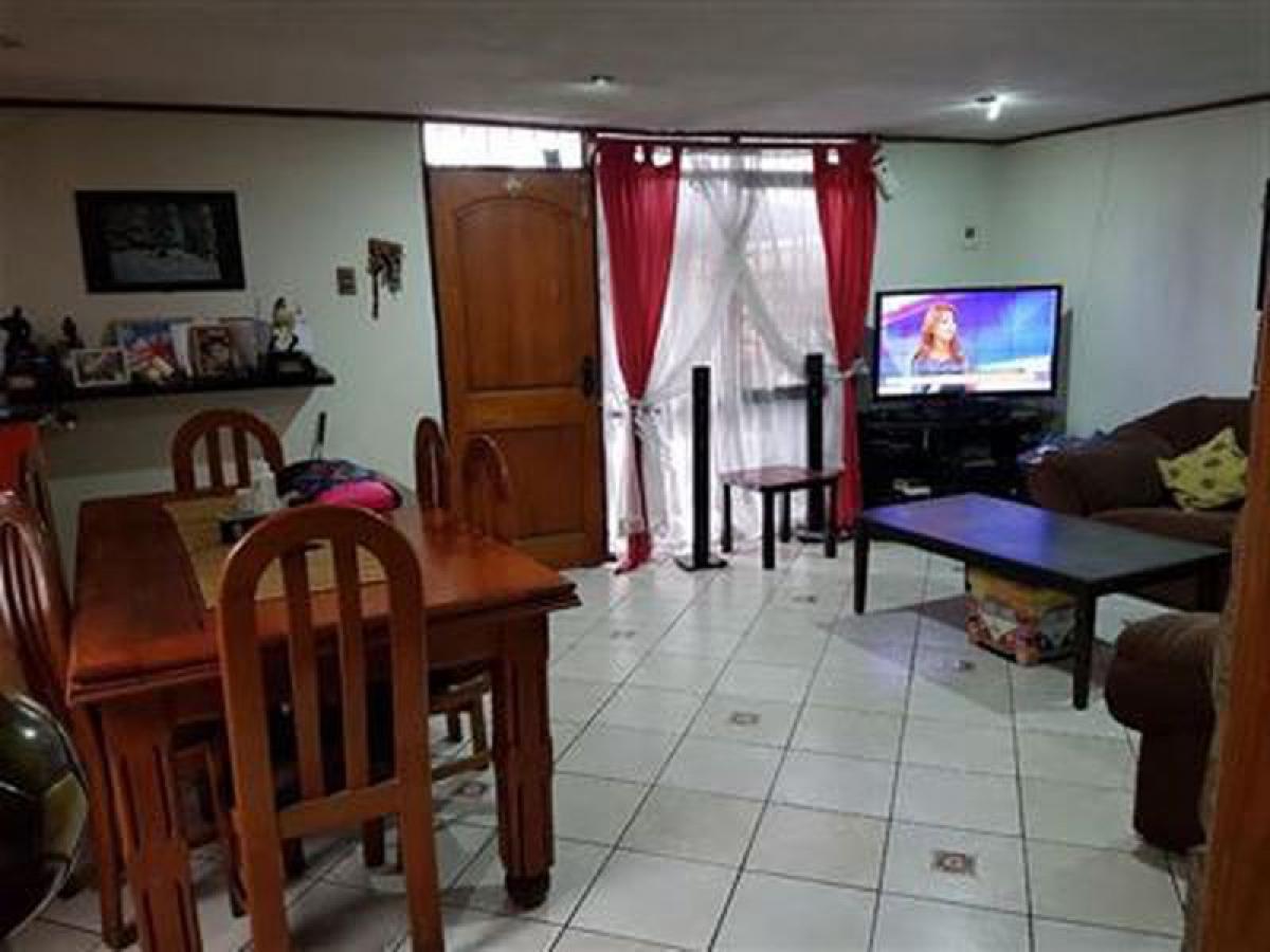 3 bedrooms House in Santiago, Chile No. 2084