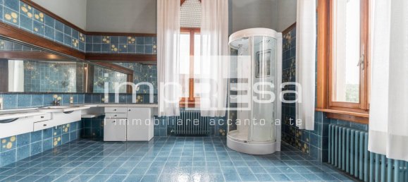 Villa de 5 dormitorios en Pordenone, Italy No. 71131 45