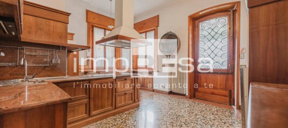 Villa de 5 dormitorios en Pordenone, Italy No. 71131 15