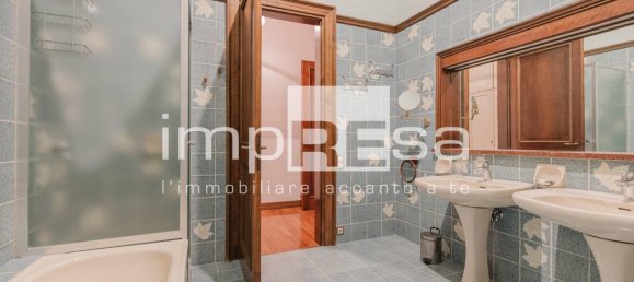 Villa de 5 dormitorios en Pordenone, Italy No. 71131 47