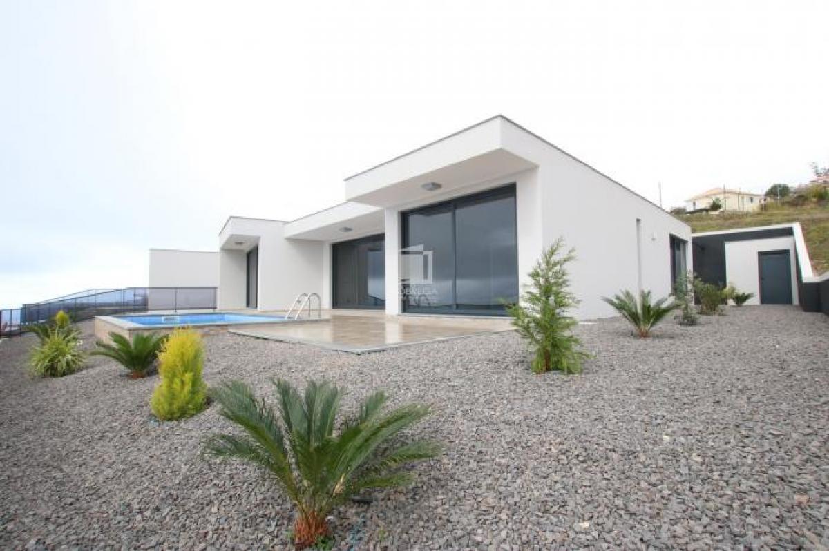 3 bedrooms Villa in Calheta, Portugal No. 1199