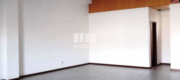 74m² Commercial property in Viana do Castelo, Portugal No. 82905 29