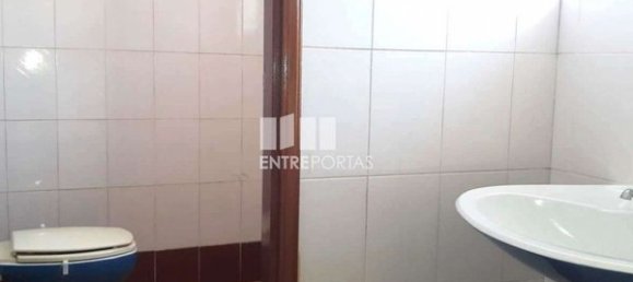 74m² Commercial property in Viana do Castelo, Portugal No. 82905 11
