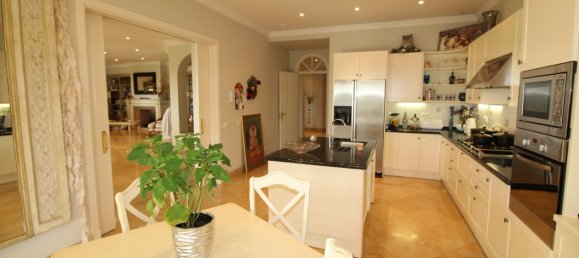 4 bedrooms Villa in Cadiz, Spain No. 135866 9