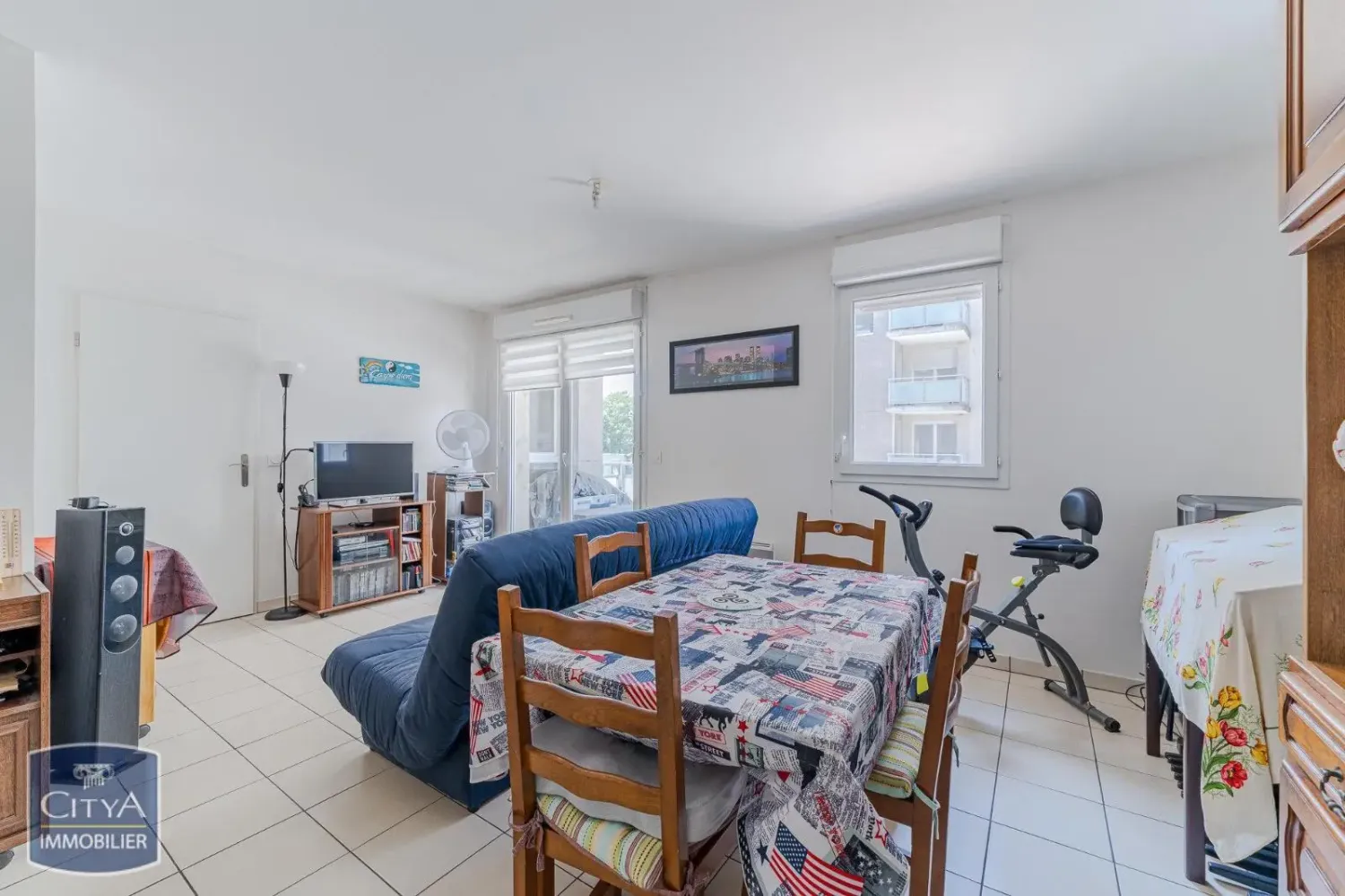 Apartamento de 3 habitaciónes en Tours, France No. 352910