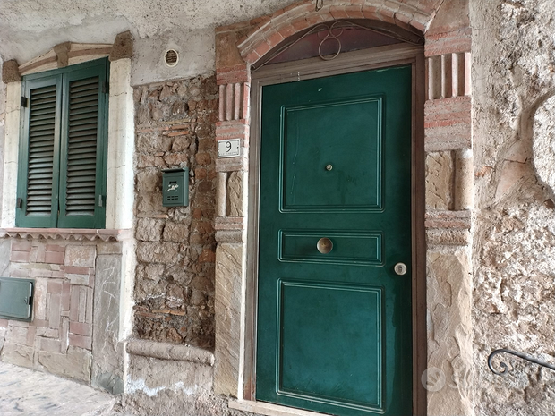 2-Zimmer Gewerbliche Immobilie in Labico, Italy, Nr. 276135