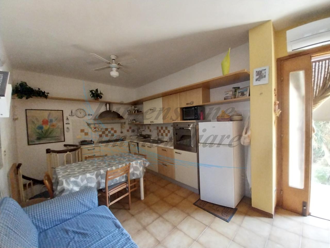 3-salle Appartement à Rosignano Marittimo, Italy No. 156114