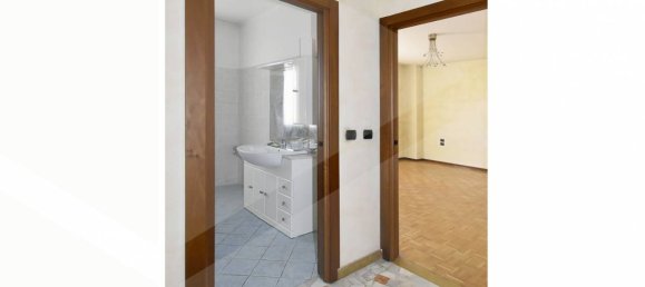 Apartamento de 3 divisões em Busto Arsizio, Italy N.º 17147 16