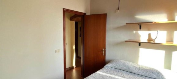 6 rooms Apartment in Lucca, Italy No. 10904 8