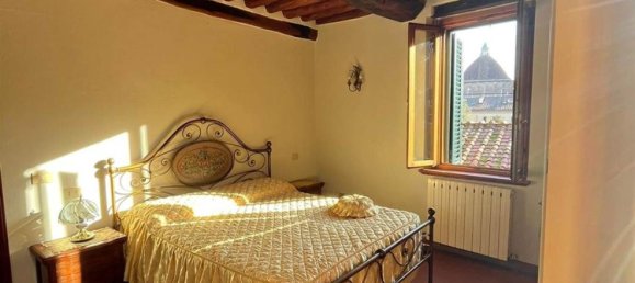 6 rooms Apartment in Lucca, Italy No. 10904 2