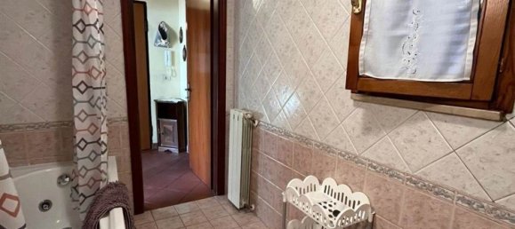 6 rooms Apartment in Lucca, Italy No. 10904 14