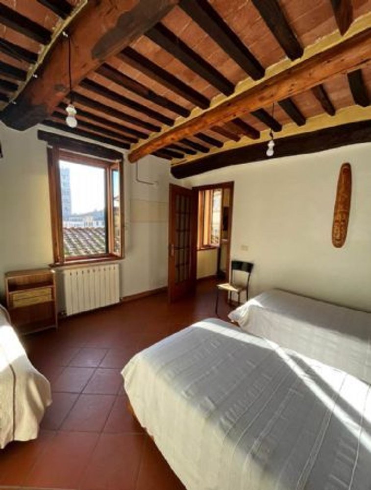 6 rooms Apartment in Lucca, Italy No. 10904