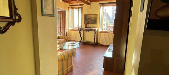 6 rooms Apartment in Lucca, Italy No. 10904 15