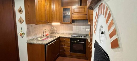 6 rooms Apartment in Lucca, Italy No. 10904 18