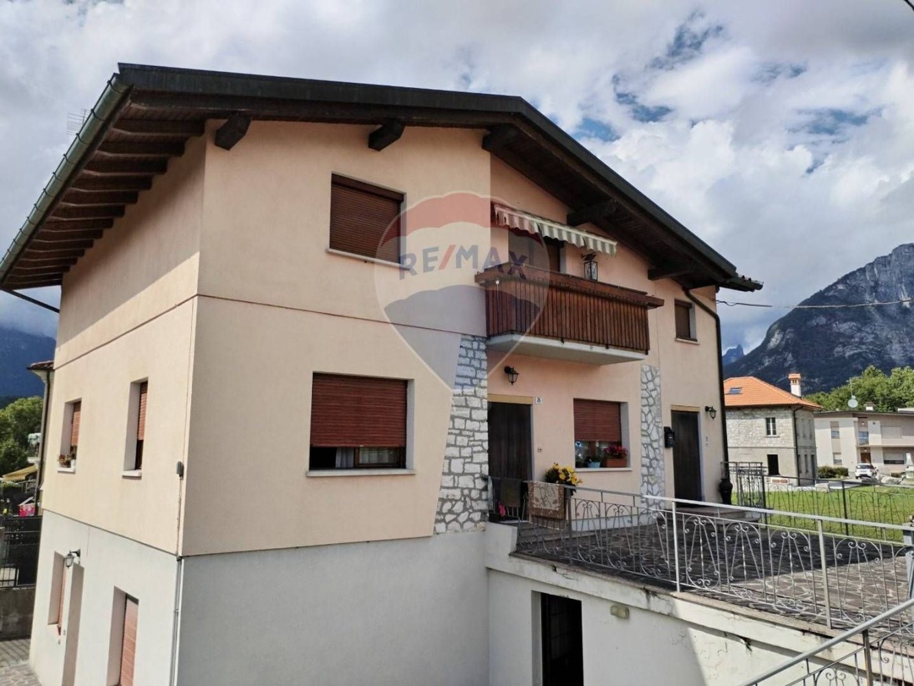5 bedrooms Apartment in Sedico, Italy No. 362570