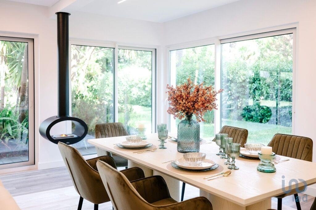 4 bedrooms Villa in Almada, Portugal No. 246018