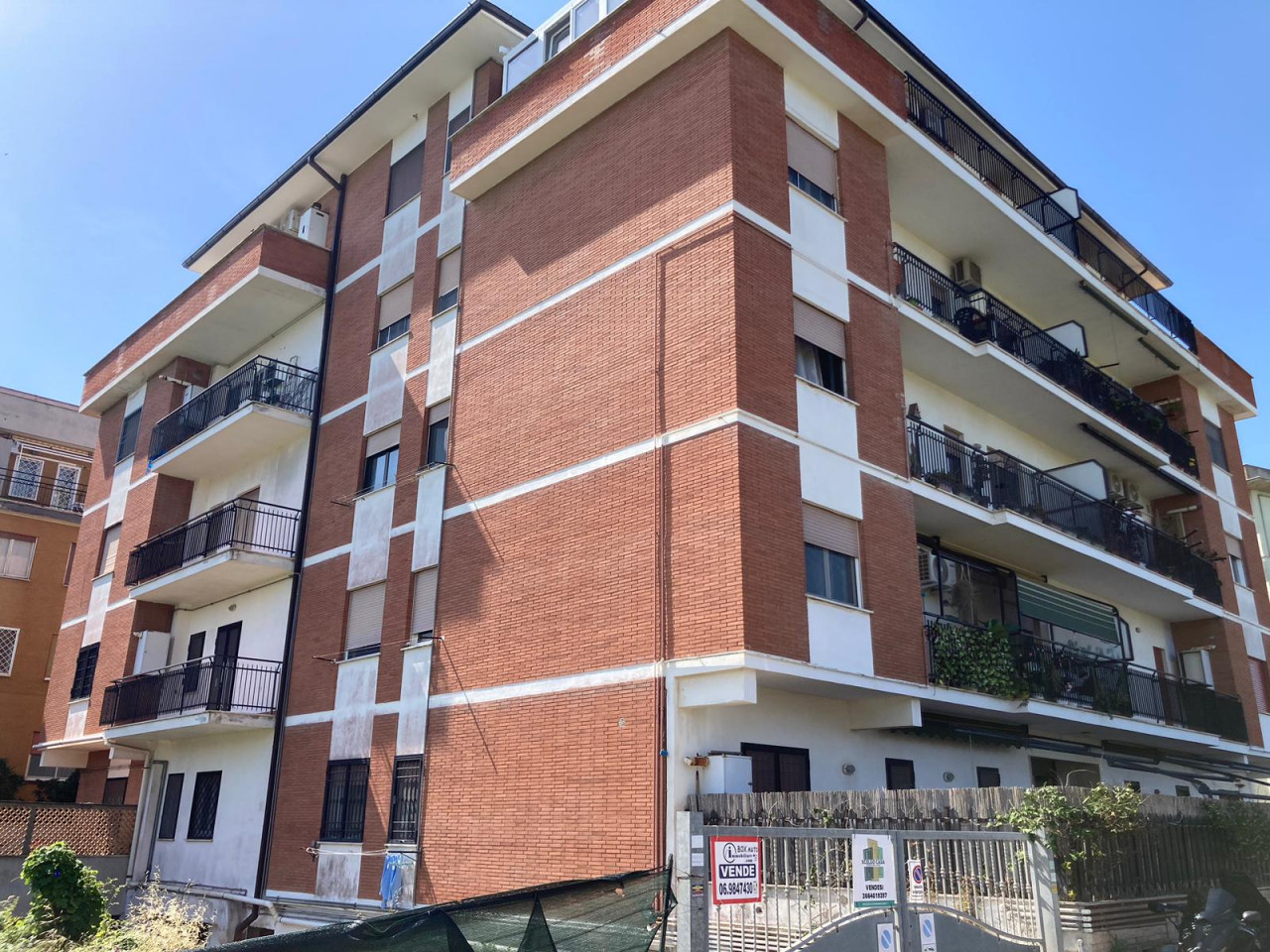 Гараж 120м² в Анцио, Италия № 153989