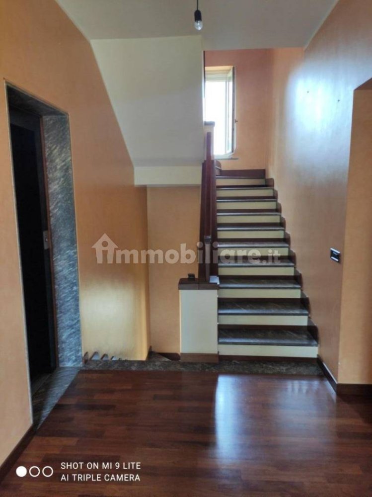 5 rooms Building in Pavia, Italy No. 211465