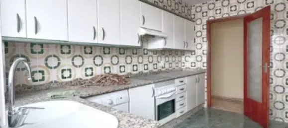 4 bedrooms Apartment in Mislata, Spain No. 175503 4