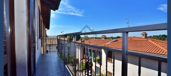 6-Zimmer Haus in Carnago, Italy, Nr. 301098 19