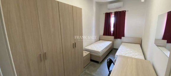 2 bedrooms Penthouse in Fgura, Malta No. 8174 8