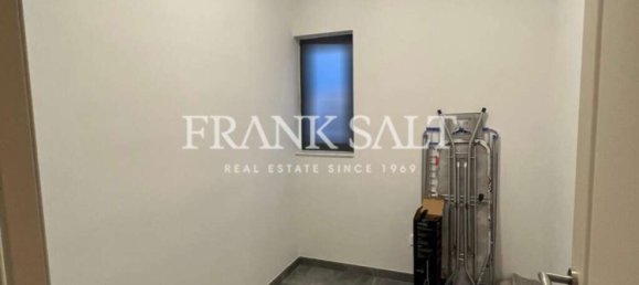 2 bedrooms Penthouse in Fgura, Malta No. 8174 11